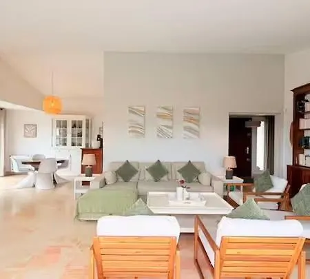4 Bedroom Panoramic Sea Views Tropez Dom wakacyjny *