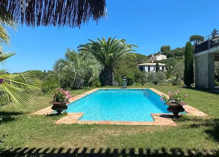 4 Bedroom Panoramic Sea Views Tropez Holiday home *